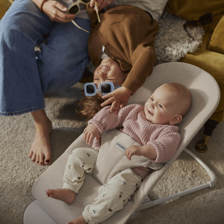 Babysitter Bliss - Melerad Ljusbeige Babybjörn