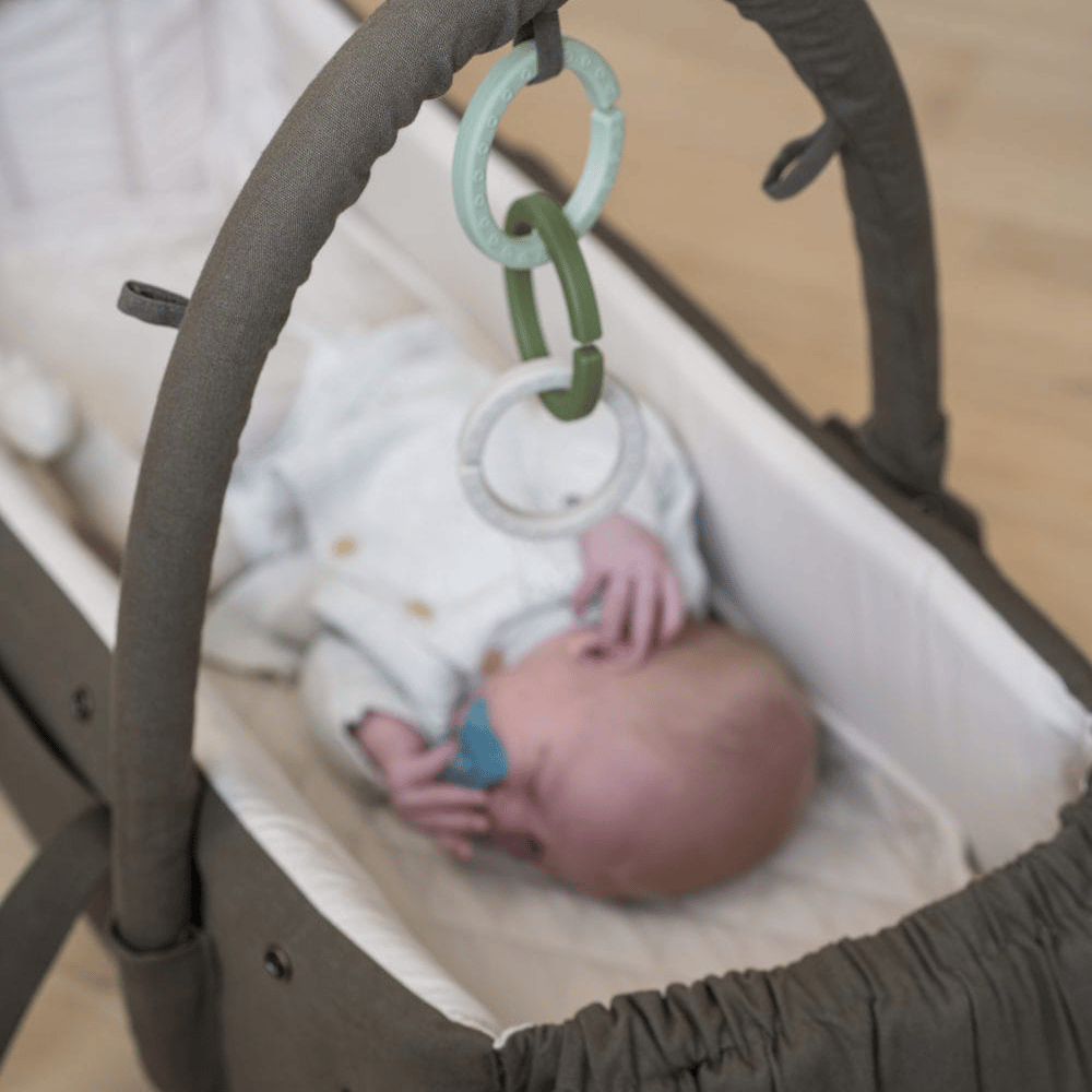 Aktivitetsbåge till Babynest Frida - Dreamland Olive Filibabba