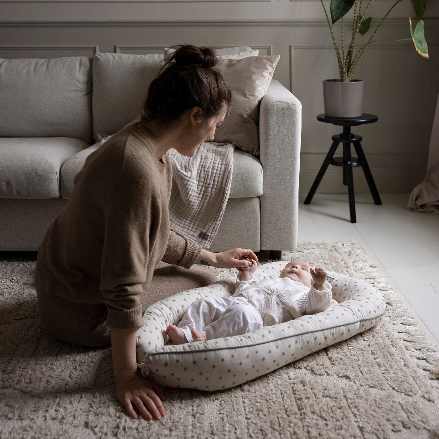 Meadow Babynest - Soft Sand Vinter & Bloom