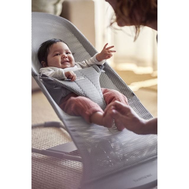 Babysitter Bliss Mesh - Grå Babybjörn