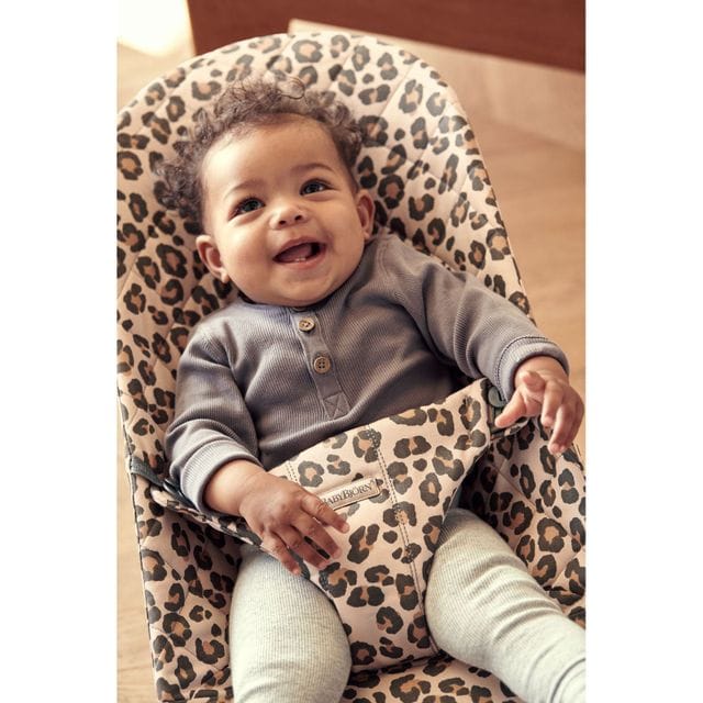 Babysitter Bliss Cotton - Leopard Beige Babybjörn