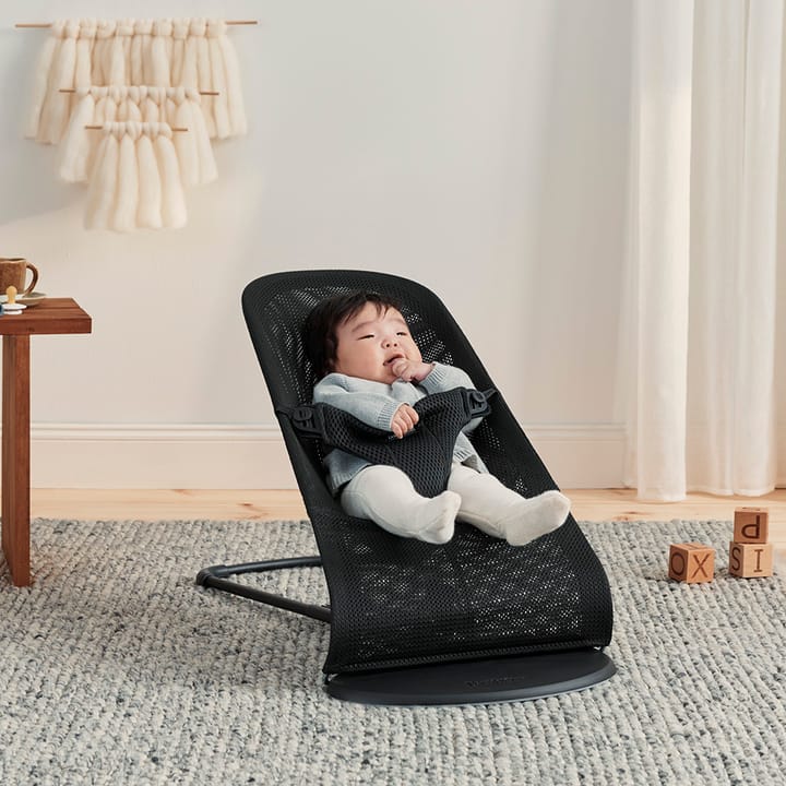 Babysitter Bliss Mesh - Svart Babybjörn
