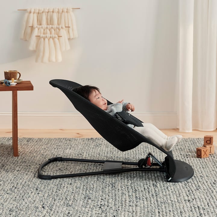 Babysitter Bliss Mesh - Svart Babybjörn