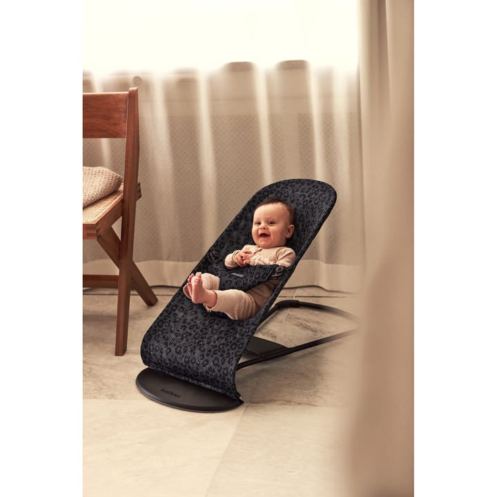 Babysitter Bliss Mesh - Leopard Antracit Babybjörn