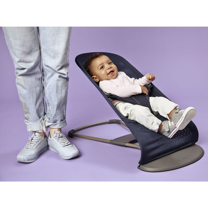 Babysitter Bliss Mesh - Marinblå Mesh Babybjörn