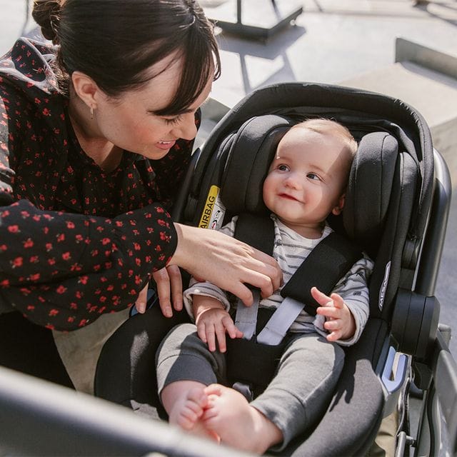 CRUZ V2 Duovagn & MESA i-SIZE Babyskydd & Bas UPPAbaby