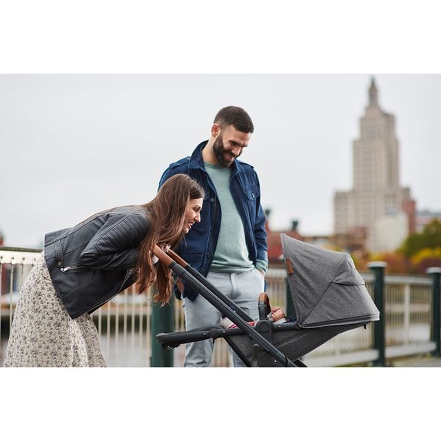 CRUZ V2 Duovagn & MESA i-SIZE Babyskydd & Bas UPPAbaby